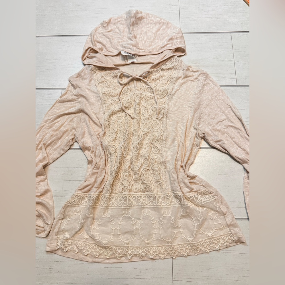 Vintage Mauve Lace-Accented Cream Robe